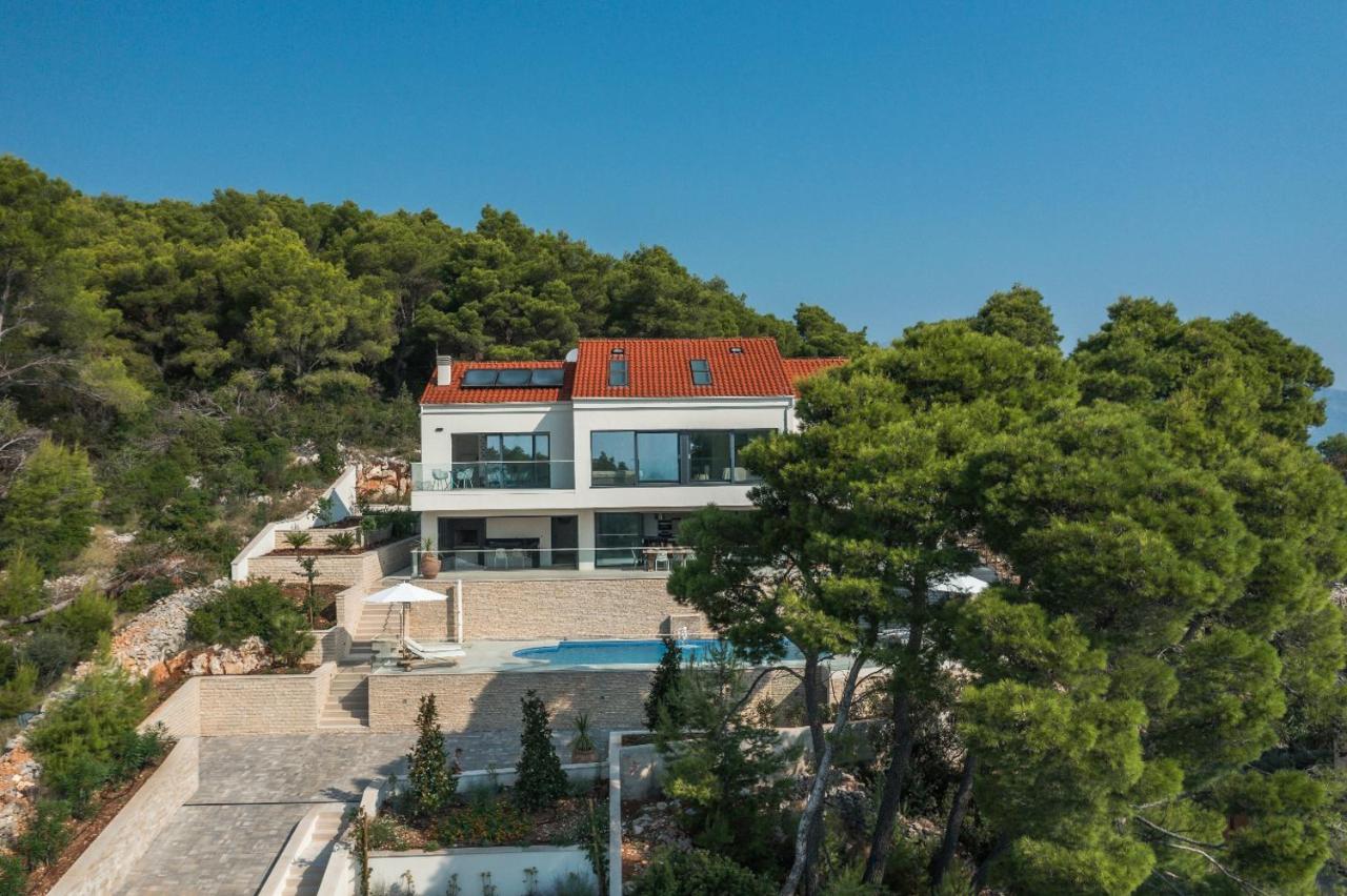 Villa Hera Lumbarda - Private Pool, Near Beaches, Ideal for Groups - Chambres d’hôtes Lumbarda