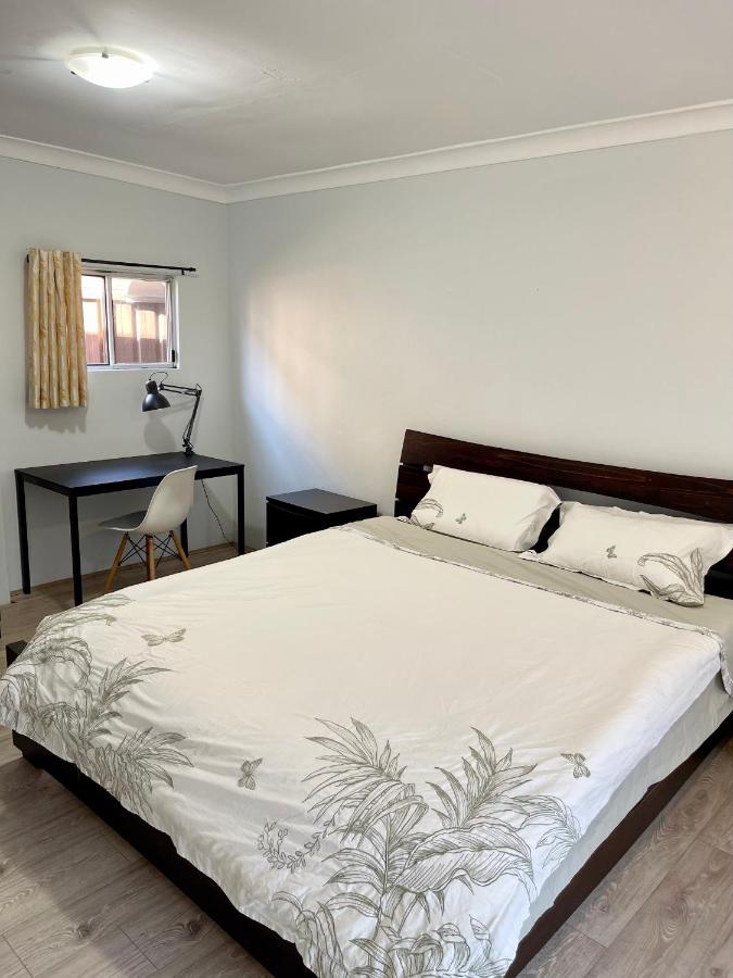 B&B Sydney - Spacious King Size Room Marsfield/MQ Park/Ryde - Bed and Breakfast Sydney