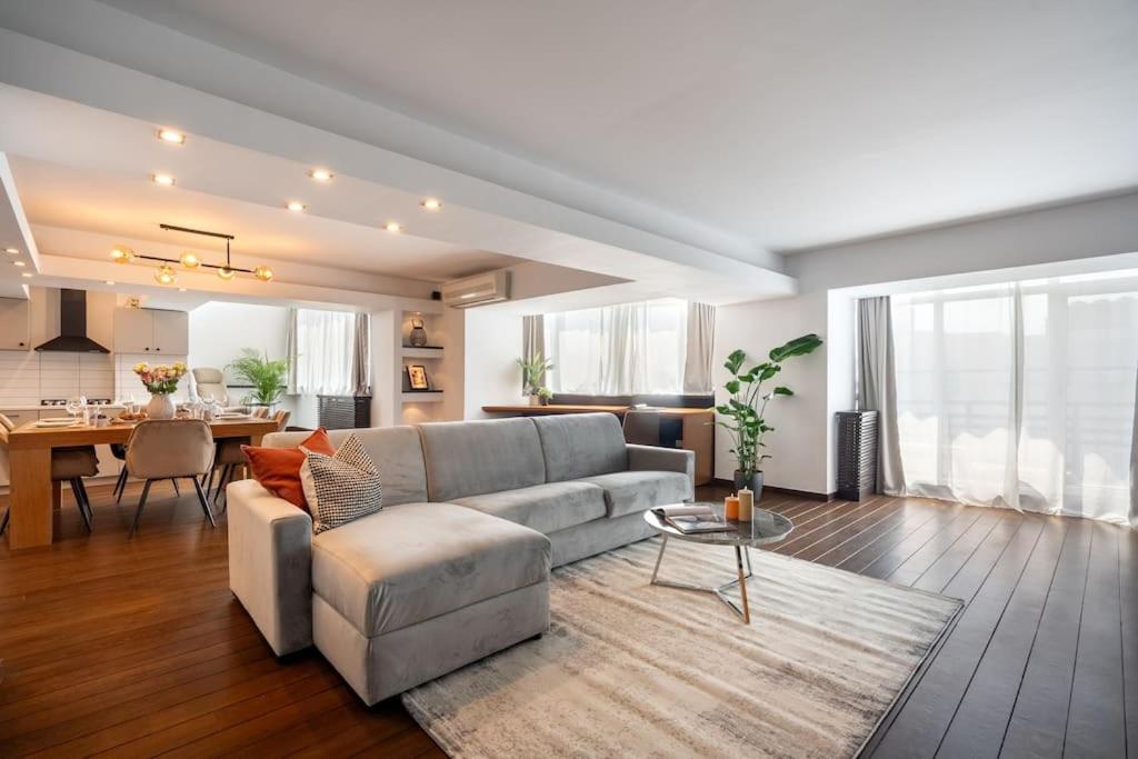 Superb Views 3BR Duplex - 4 Balconies + Parking - B&B Bucarest