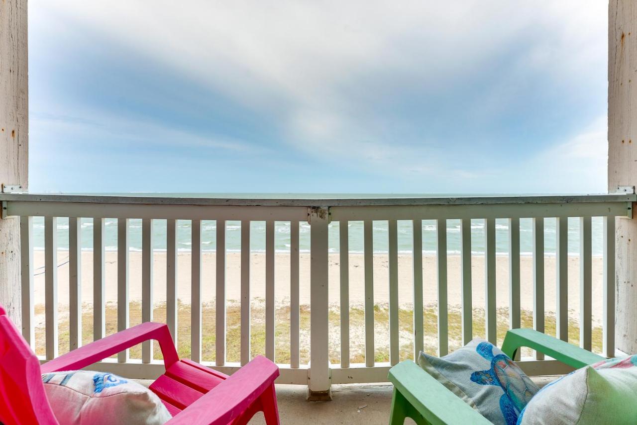 Beachfront Corpus Christi Condo with Pool Access! - B&B