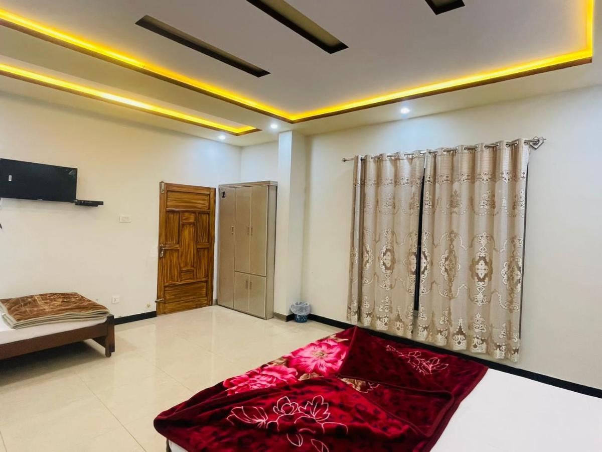 Kamer met Kingsize Bed en Uitzicht op de Bergen