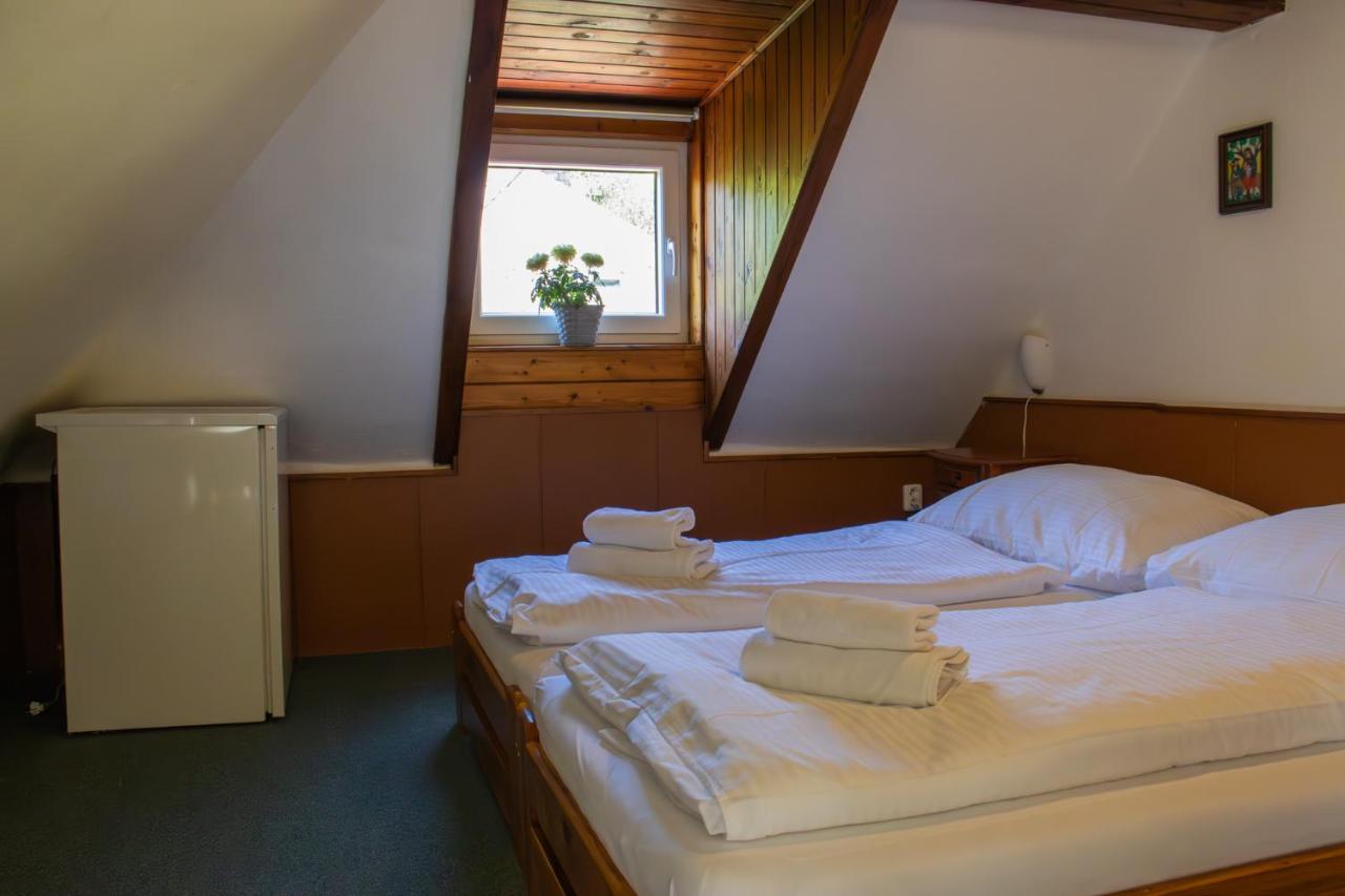 Chambre Double avec Lit d'Appoint