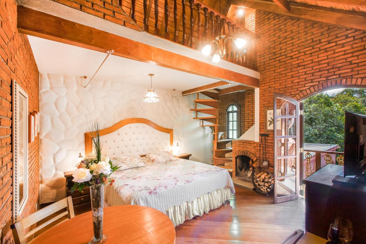 Deluxe Queen Suite