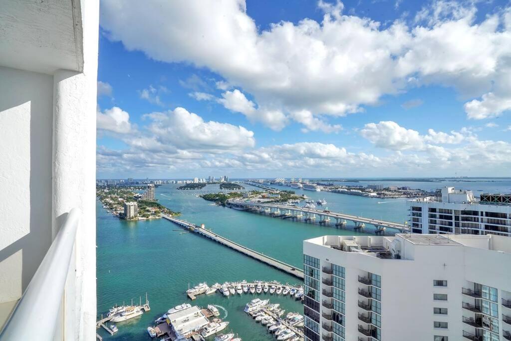 Sky High Penthouse! Water & City Views (top floor) - B&B Miami