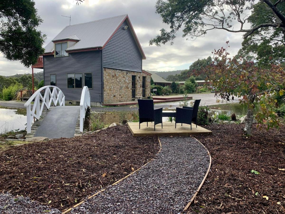 Gordon Gateway - B&B Strahan