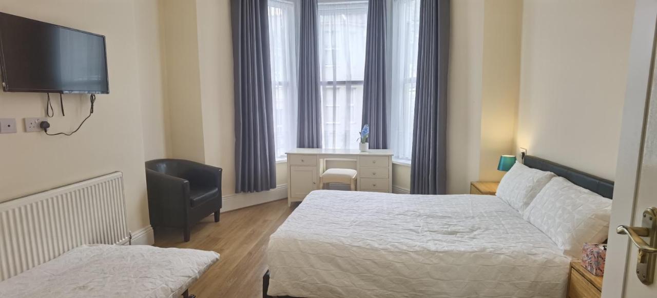 B&B Plymouth - Entire 2 bedroom Apt in central location, Newly Refurbished - Bed and Breakfast Plymouth