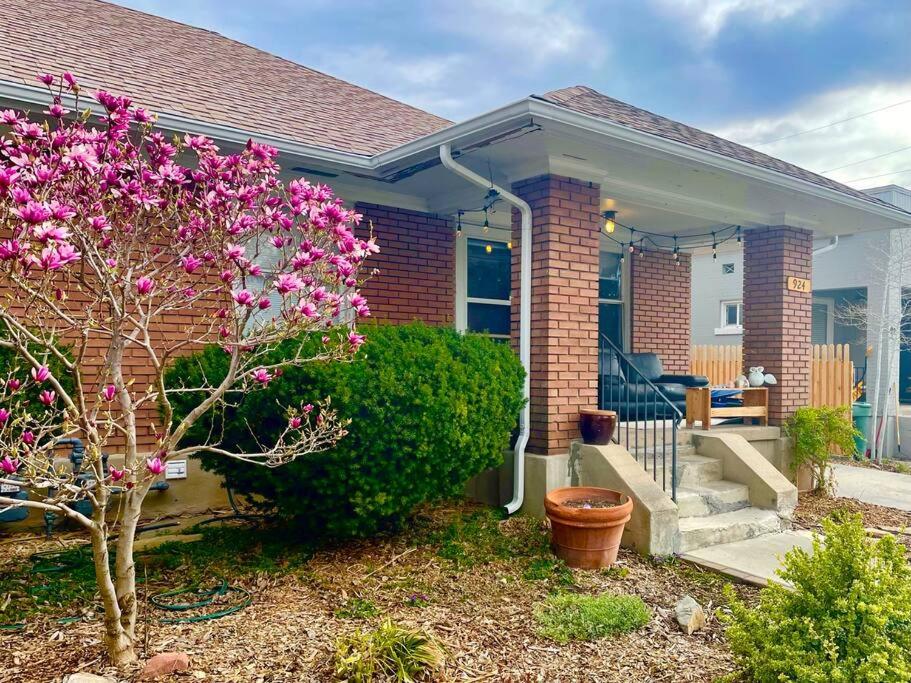 Cozy, Quiet 3BR Sugar House Hideaway by Mountains, Wi-Fi & Parking - B&B Salt Lake City