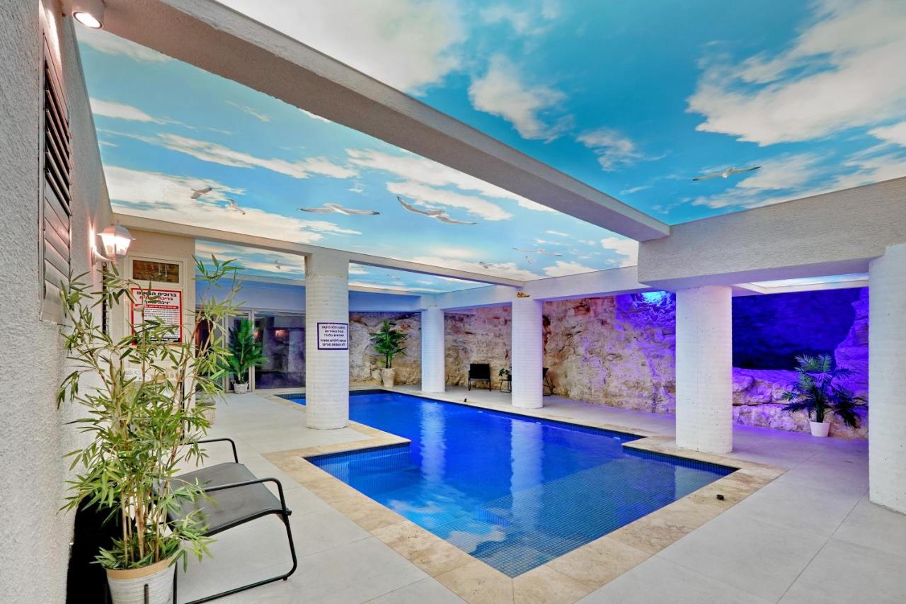 וילה לוזון - וילה מקסימה עם בריכה פרטית מחוממת ומקורה בכרם בן זמרה - Ferienwohnung Kerem Ben Zimra