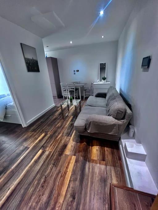 B&B Londen - Flat 3, 417 Fulham, 2 Bedroom, 1 bathroom flat - Bed and Breakfast Londen