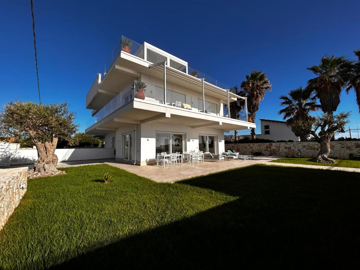 Villa - Beach Front