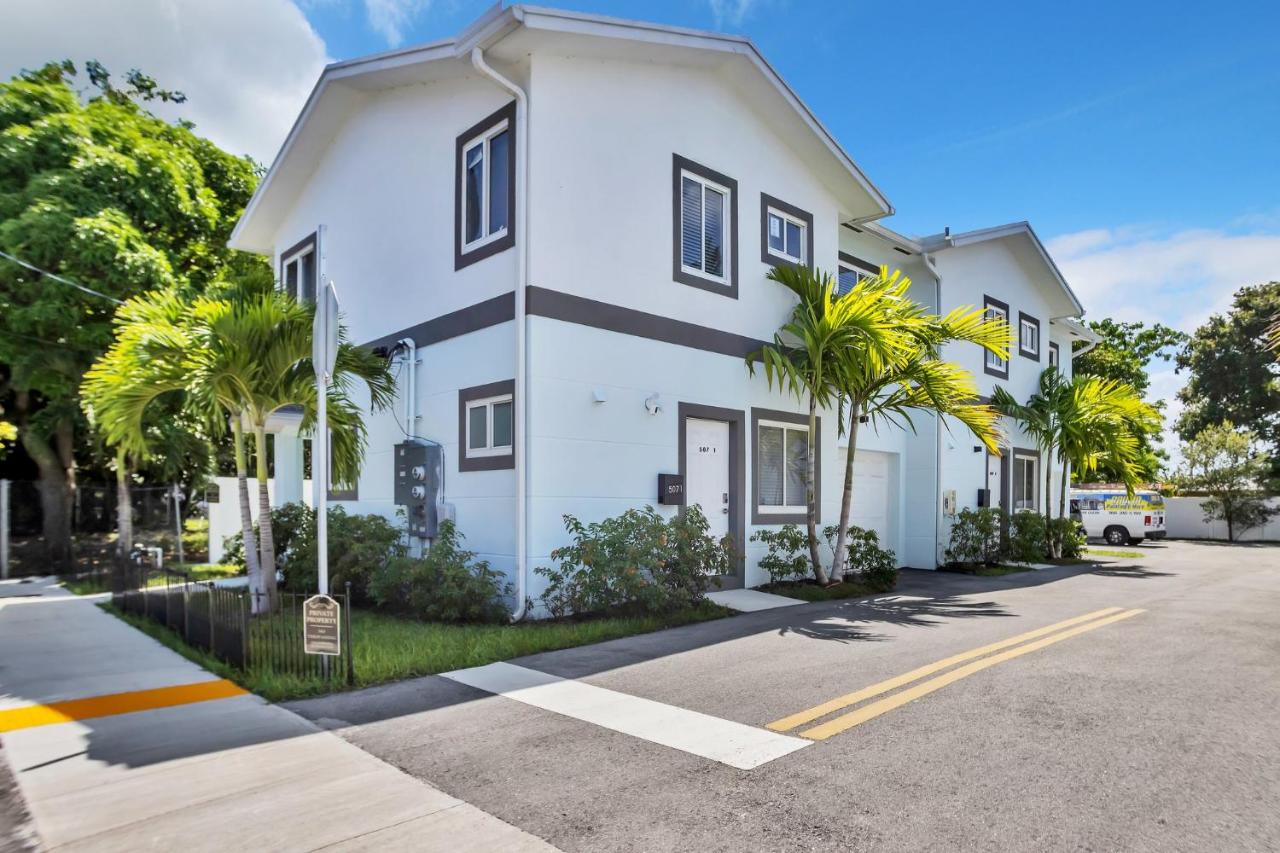 Sistrunk Shades Entire Compound 5 Homes 50 Guests - B&B