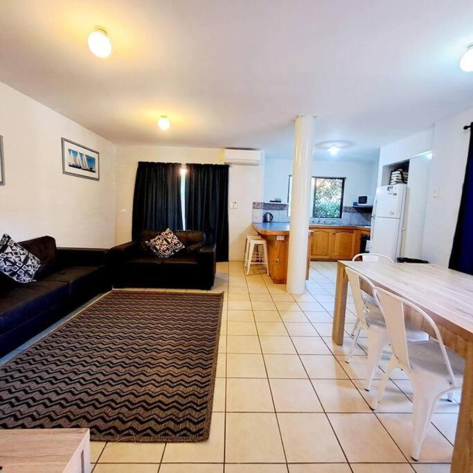 B&B Mandurah - Villa 2 Pool Spa Beach Sea! - Bed and Breakfast Mandurah