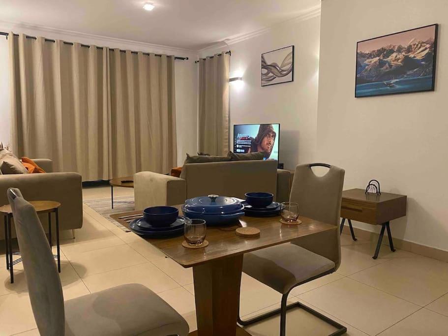 B&B Dar es Salaam - Homely 2-Bedroom at Victoria Place - Bed and Breakfast Dar es Salaam