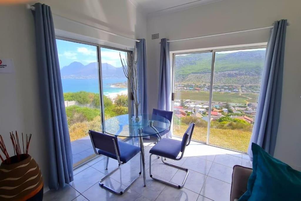 SeaViews Holiday Apartment 1 - Ferienwohnung Kapstadt