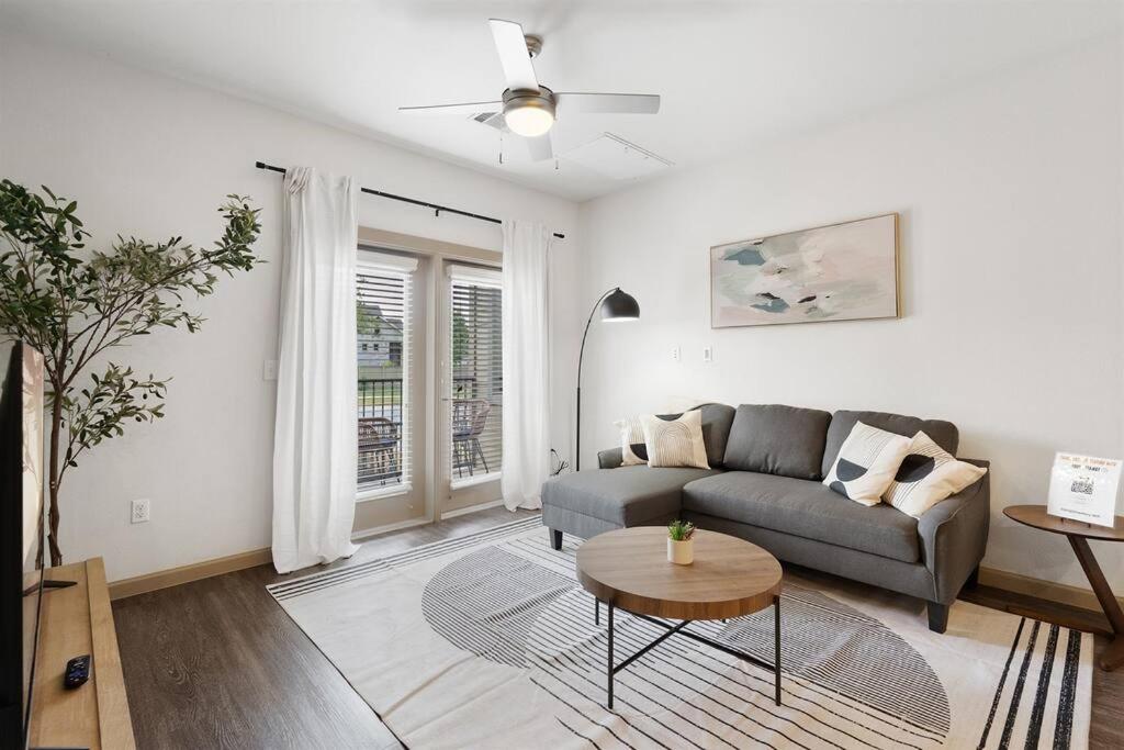 Luxe 2B/2B Getaway - Pool, Gym, Garage, Pet Wash - Ferienwohnung Leander