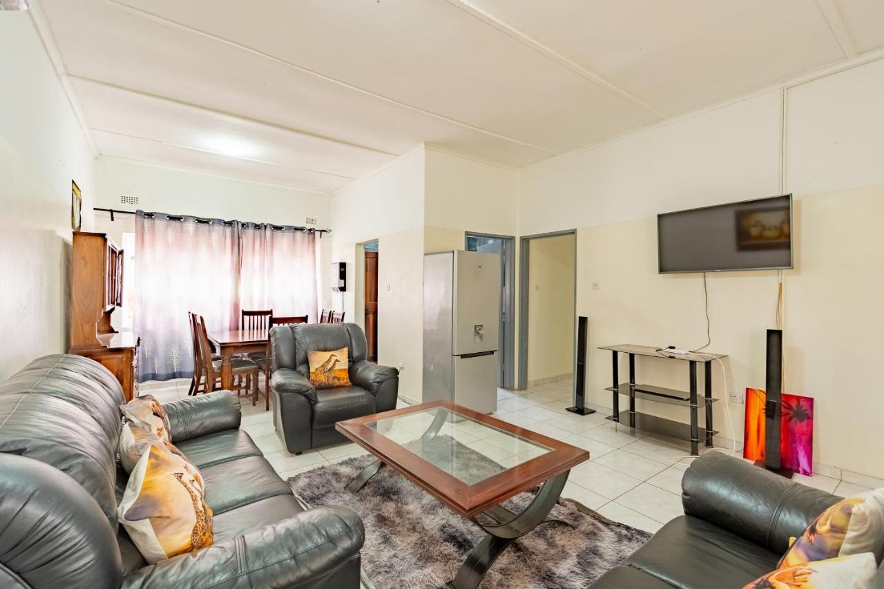 Wood Road Guest Lodge - Ferienwohnung Victoria Falls