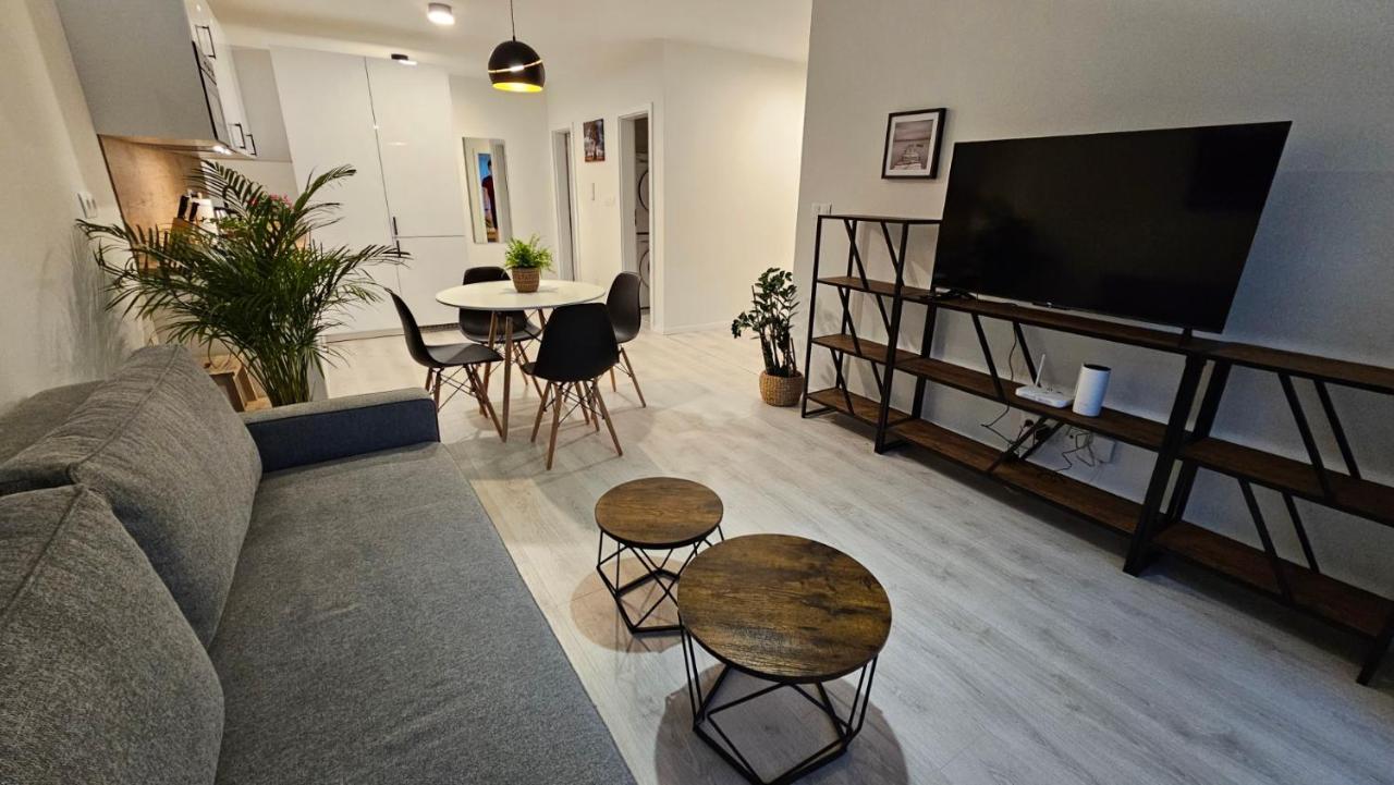 B&B Bratislava - 2 room Apartment with terrace, new building, 3BK - Bed and Breakfast Bratislava