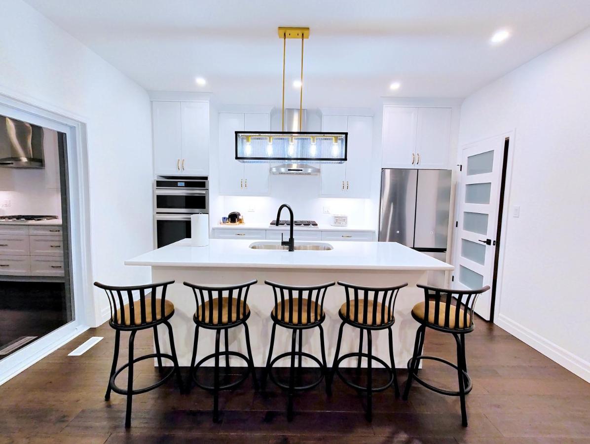 Luxurious and Spacious Home - Bed and Breakfast