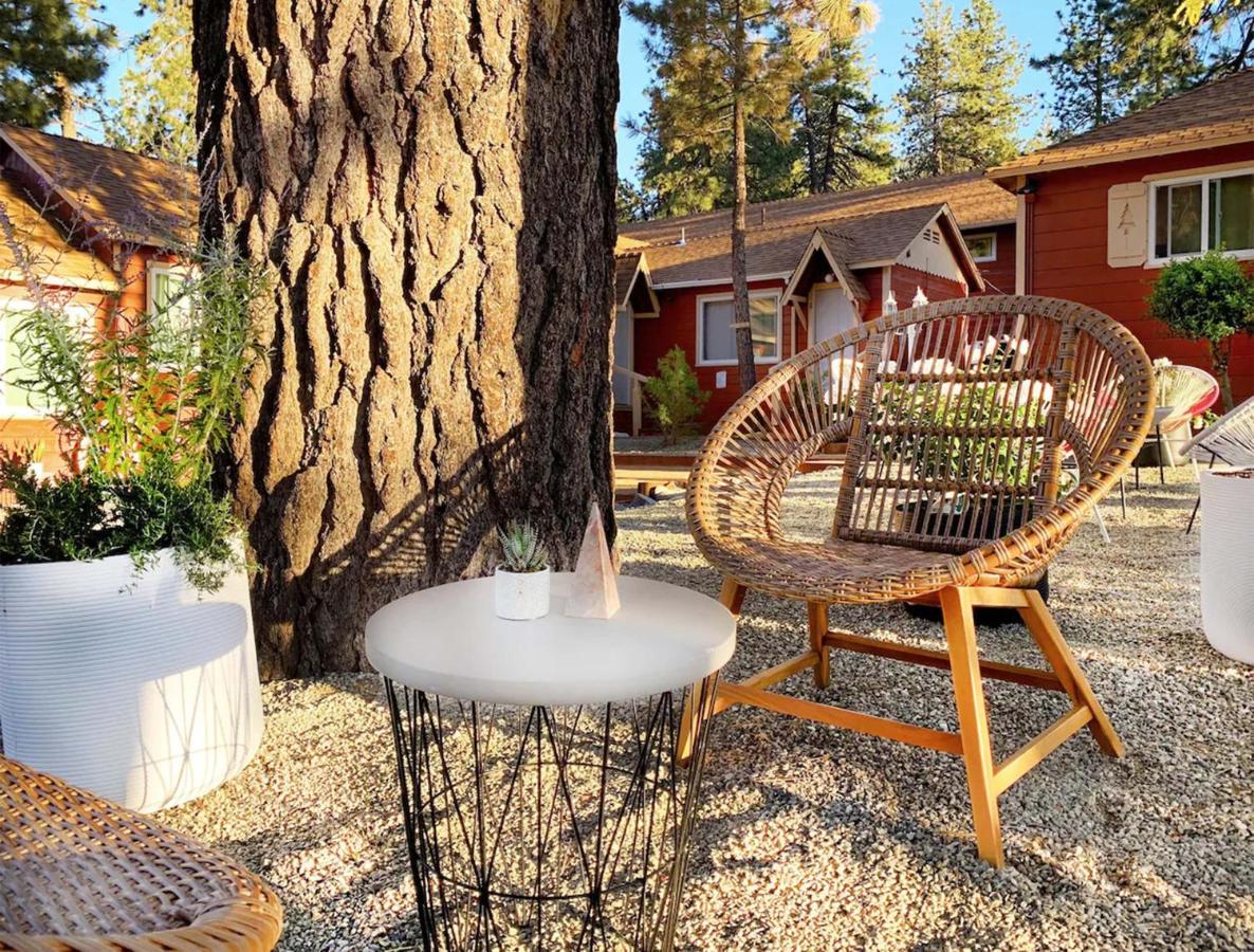 Deluxe Fireplace Cabin
