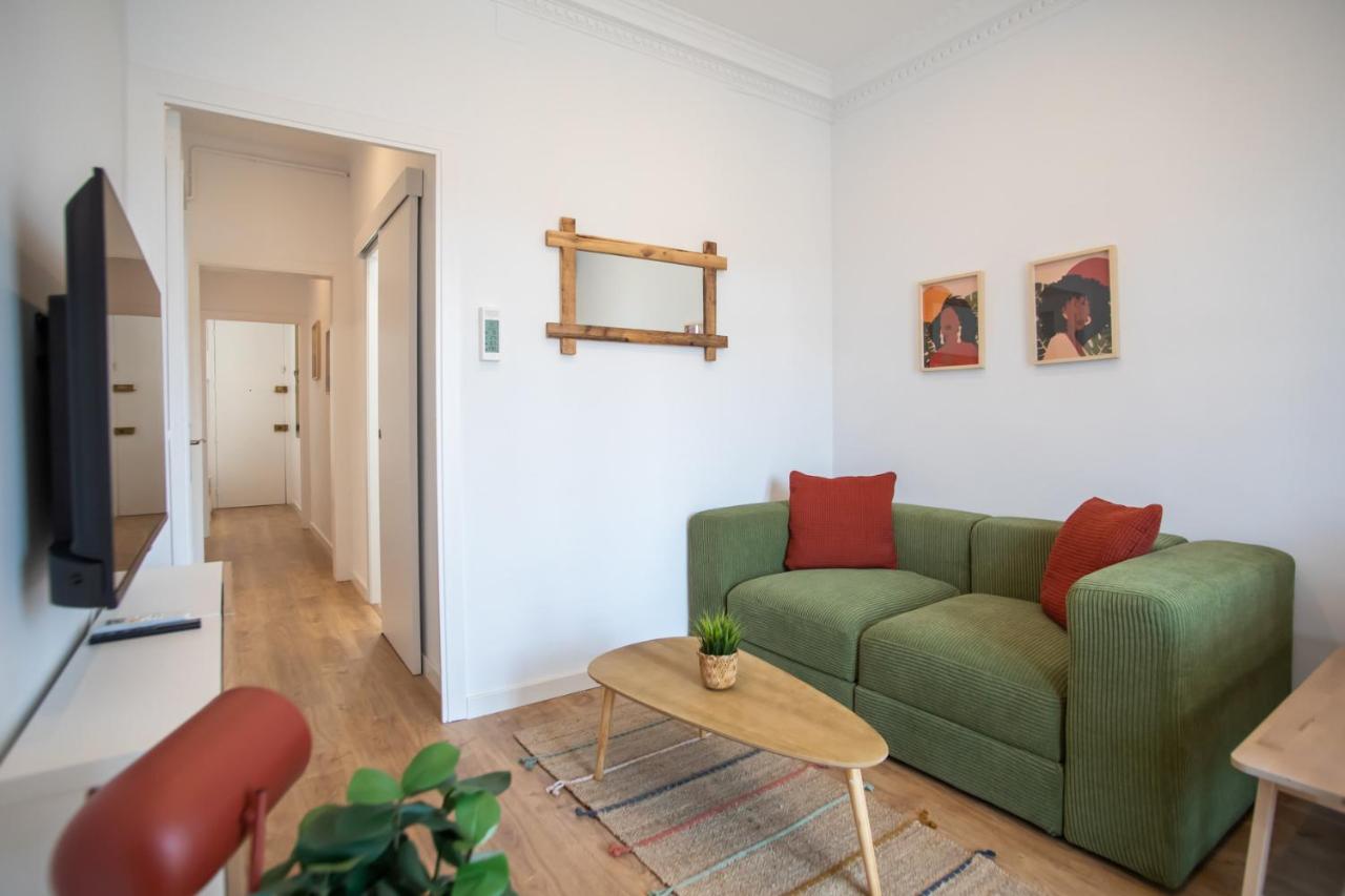 B&B Barcelona - 52PAR489 - Magnific 3BR Apartment in Paralel - Bed and Breakfast Barcelona