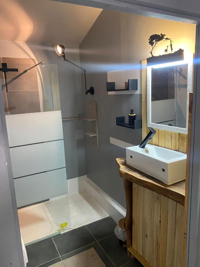 Deluxe Room (2 Adults + 1 Child)