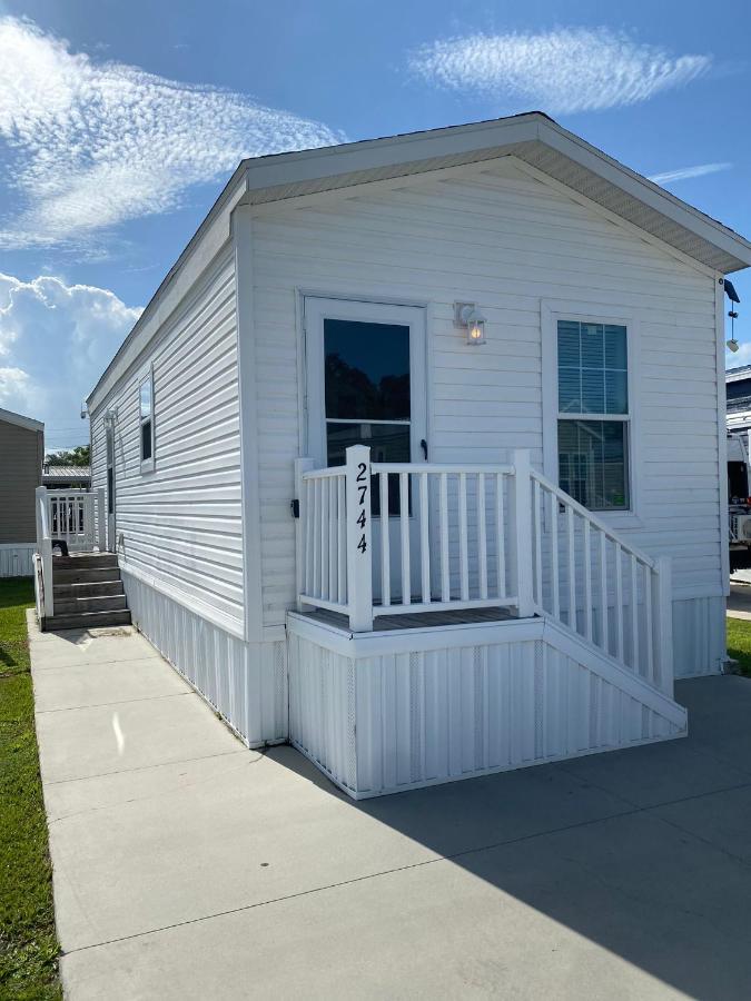 B&B Kissimmee - Cozy Tiny Home Near Disney World & Orlando Parks! - Bed and Breakfast Kissimmee