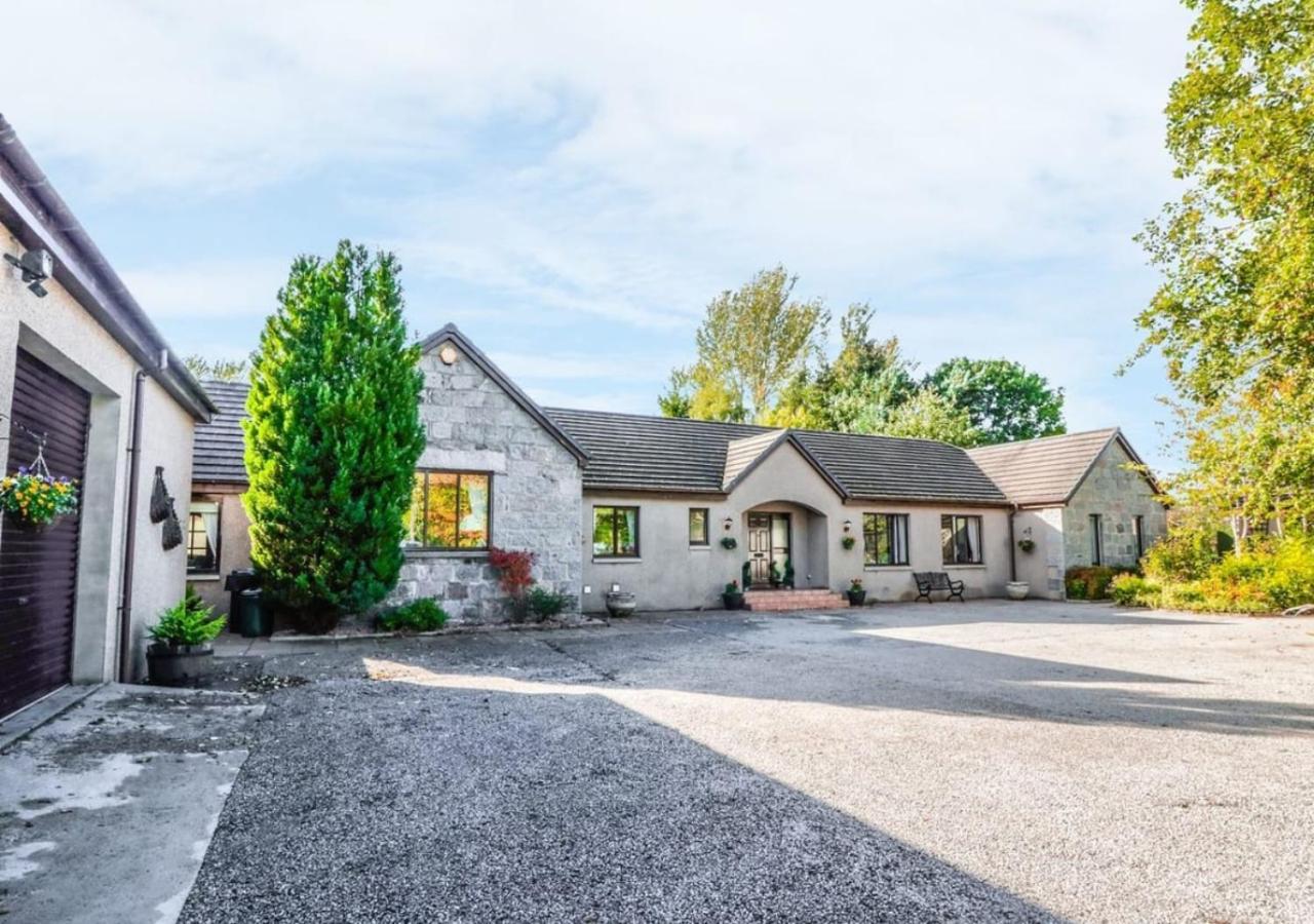 B&B Alford - Stunning 7 Bedroom Bungalow Alford Aberdeenshire - Bed and Breakfast Alford