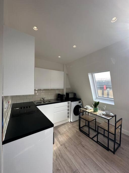 B&B London - Modern flat in Victoria - Bed and Breakfast London