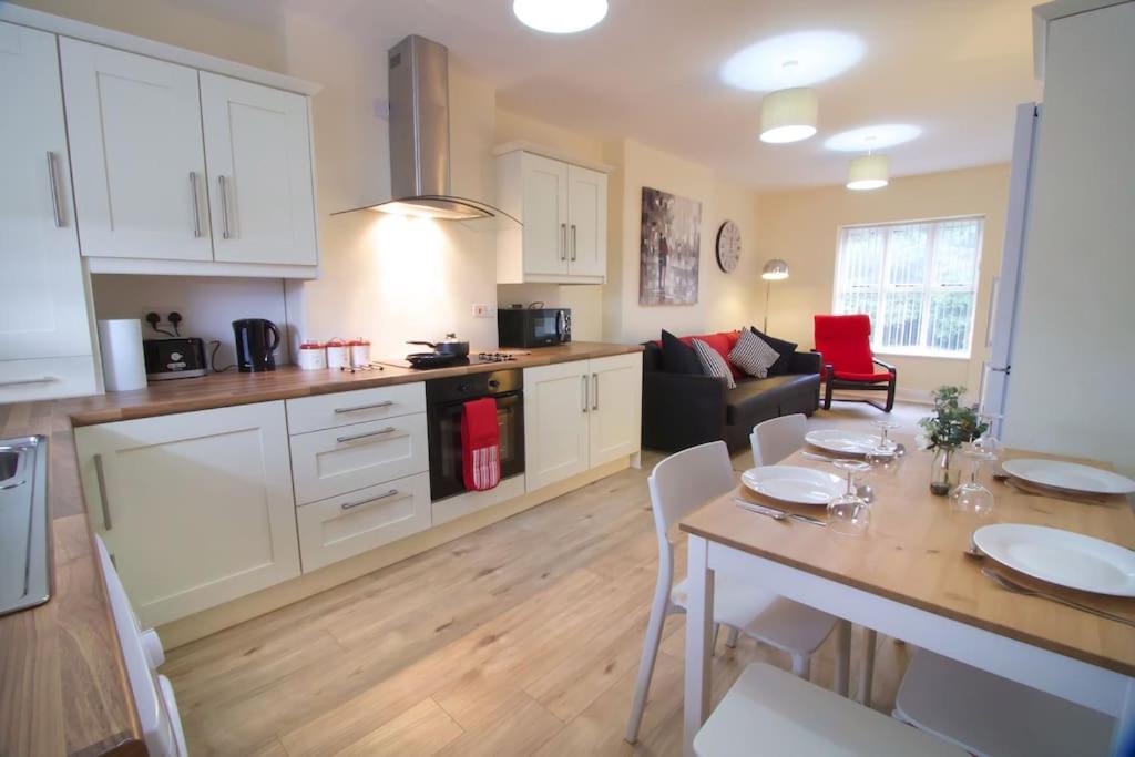 Newly refurbished village flat - Chambres d’hôtes