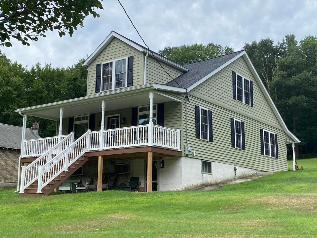 B&B Tamaqua - Historic Sears River Home (Main Level) on 10 Acres - Bed and Breakfast Tamaqua