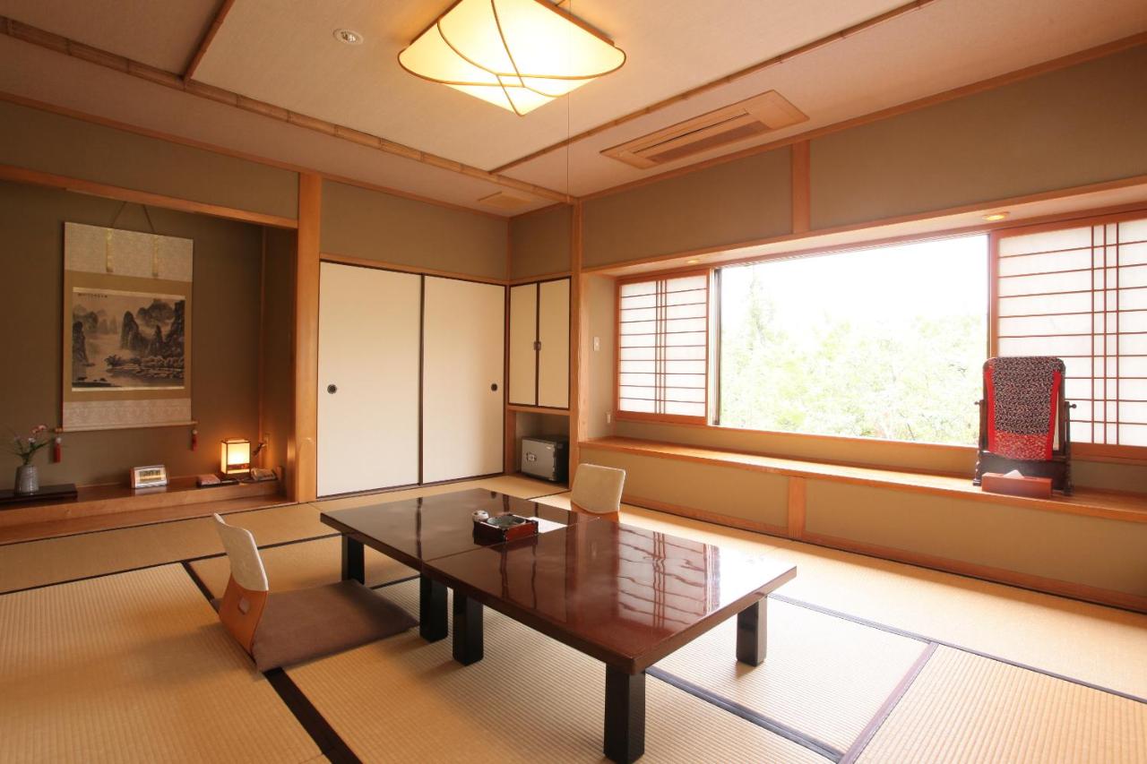 Japanese-Style Superior Room with Mountain View and Shared Bathroom (Adult Only)