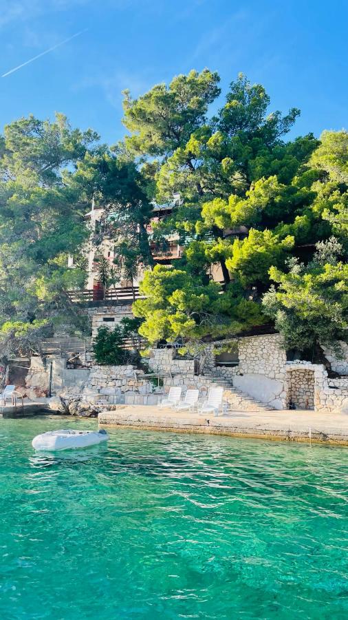 Lovely apartments on the private Beach - island Korčula - B&B