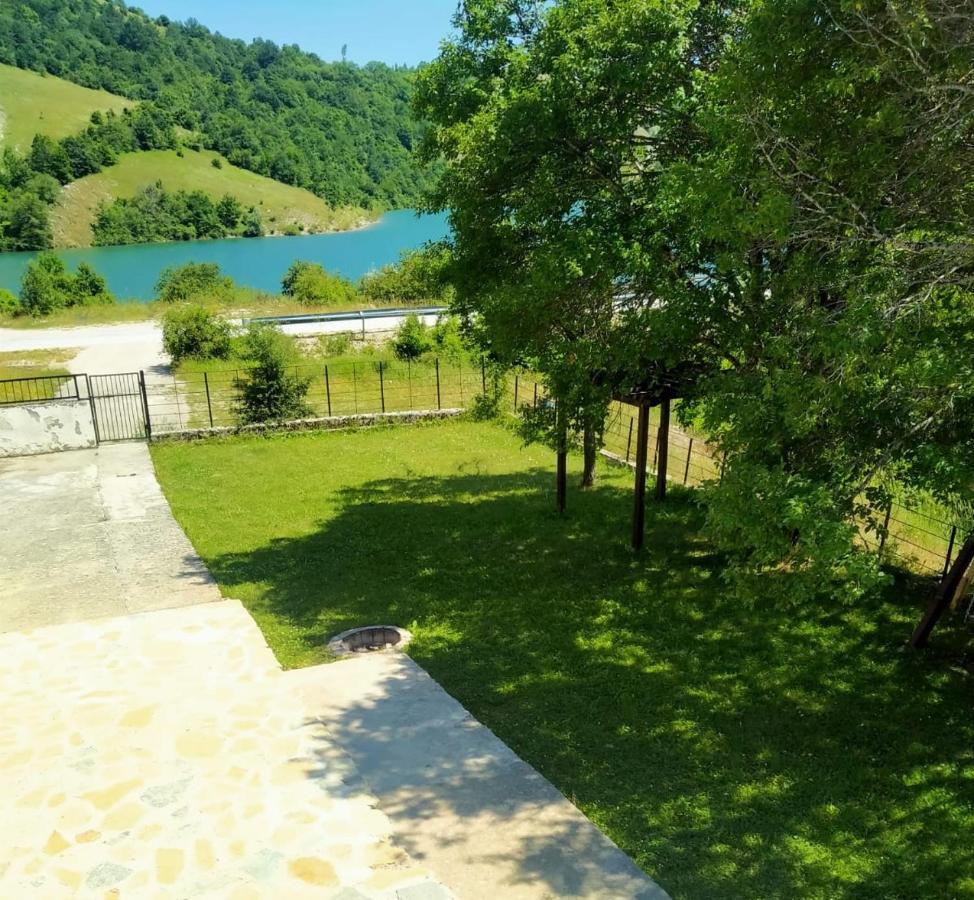 Vikendica na jezeru - B&B Gacko