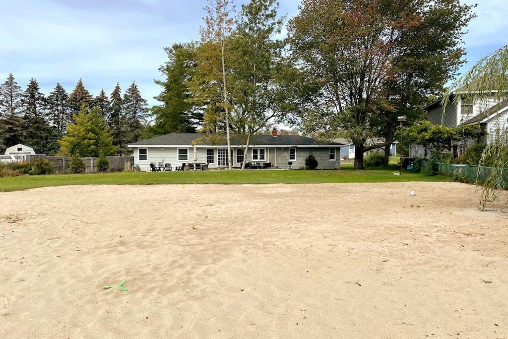 HOT TUB - Grand Haven/Spring Lake Waterfront Home - B&B