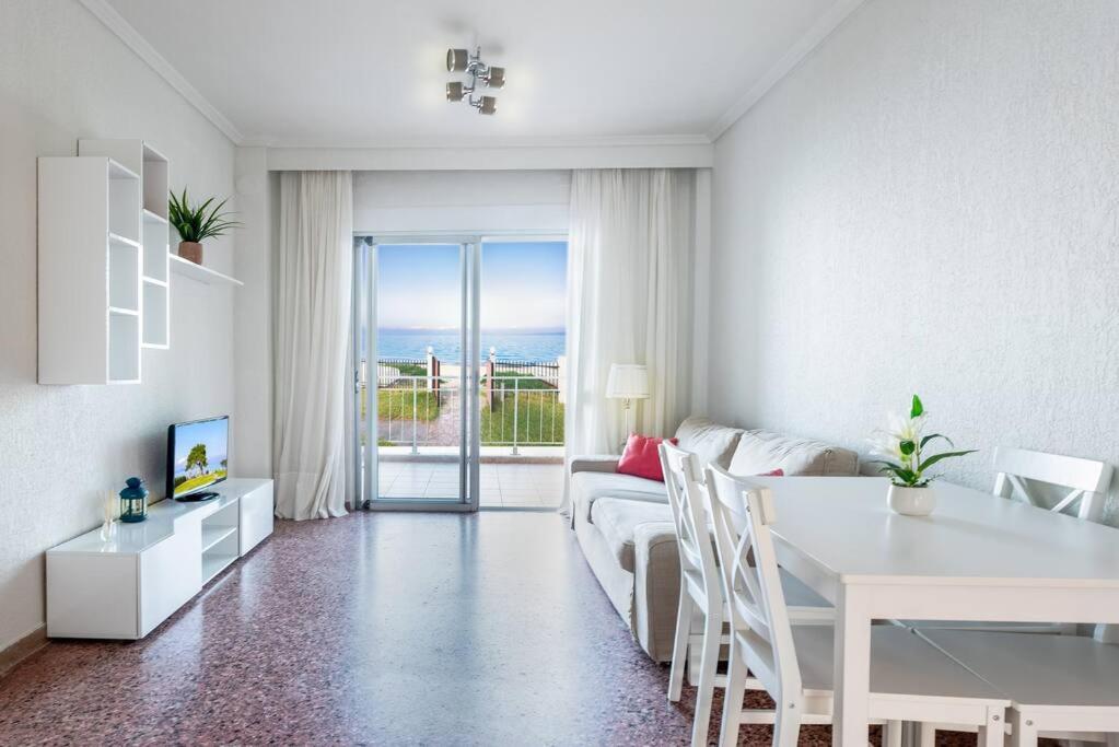 Ethereal Beach House - B&B Hanioti