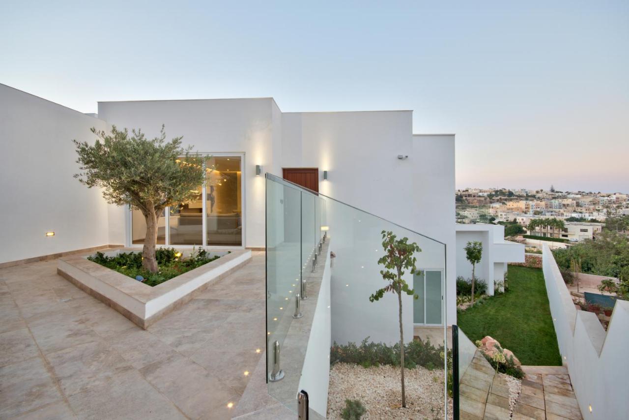 Villa Ghea - Indoor Jacuzzi Pool, Sauna and Games Room - B&B