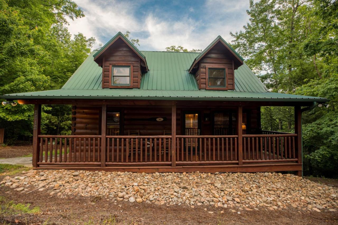 B&B Sevierville - Elegant & Cozy Cabin Near Pigeon Forge - Bed and Breakfast Sevierville