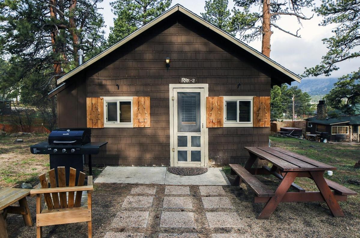 Triple R Cottages- 2 cabin - B&B