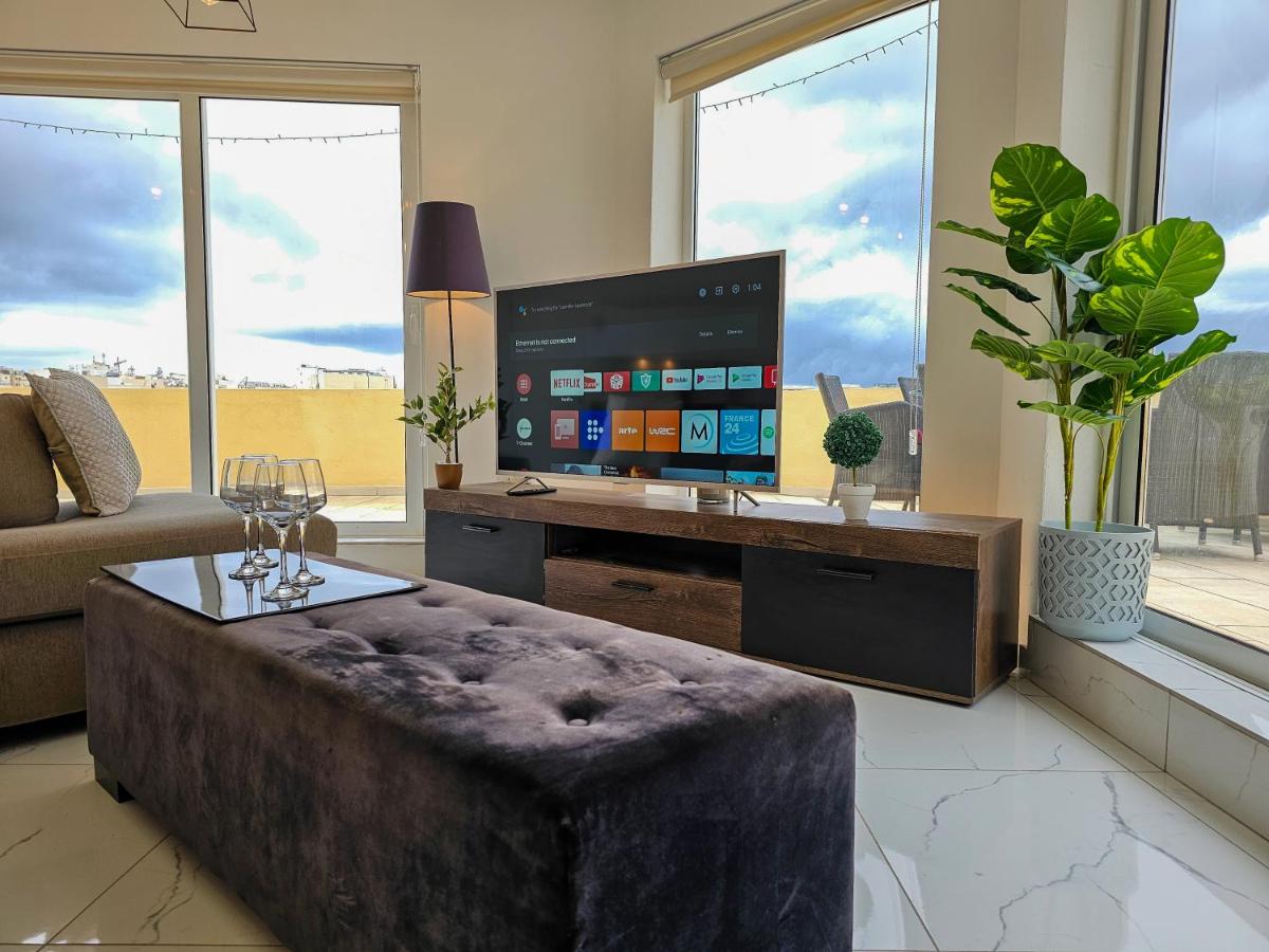 B&B Gżira - MIVE Luxury Sea View Penthouse - Bed and Breakfast Gżira