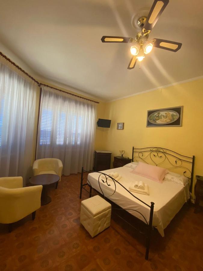 Camera Matrimoniale Deluxe (2 Adulti + 1 Bambino) 