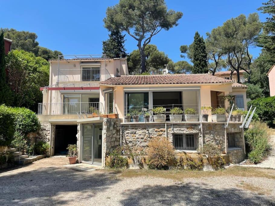 Grande villa face à la plage, superbe vue mer - B&B