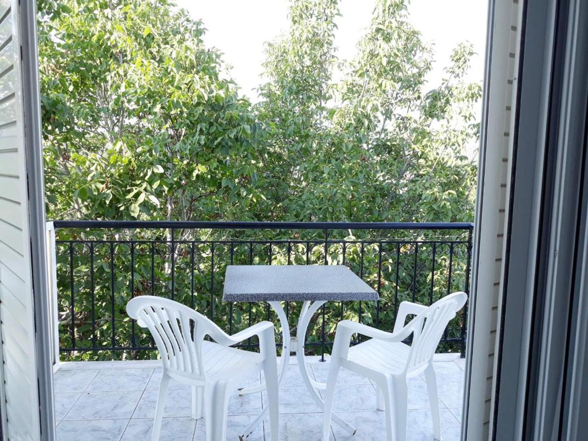 Dreibettzimmer mit Bergblick