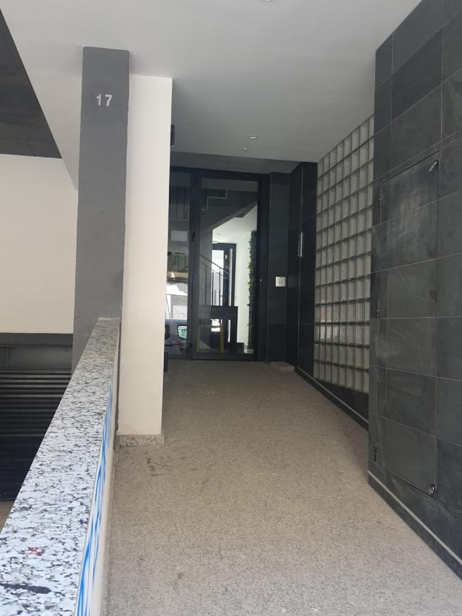 Bretón 17- Apartamentos con piscina climatizada en Alicante centro - B&B Alicante