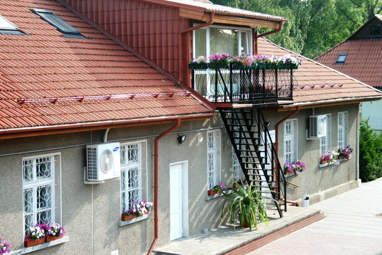 Chambre Triple avec Salle de Bains Extérieure Privée

