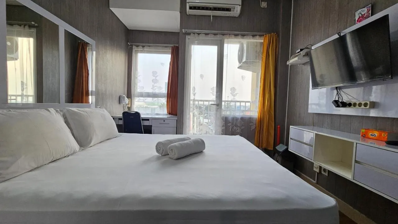 B&B Kedaung Dua - Studio5 at LRT Cikunir 1 next to Ibis Styles Jatibening -Min Stay 3 nights- - Bed and Breakfast Kedaung Dua