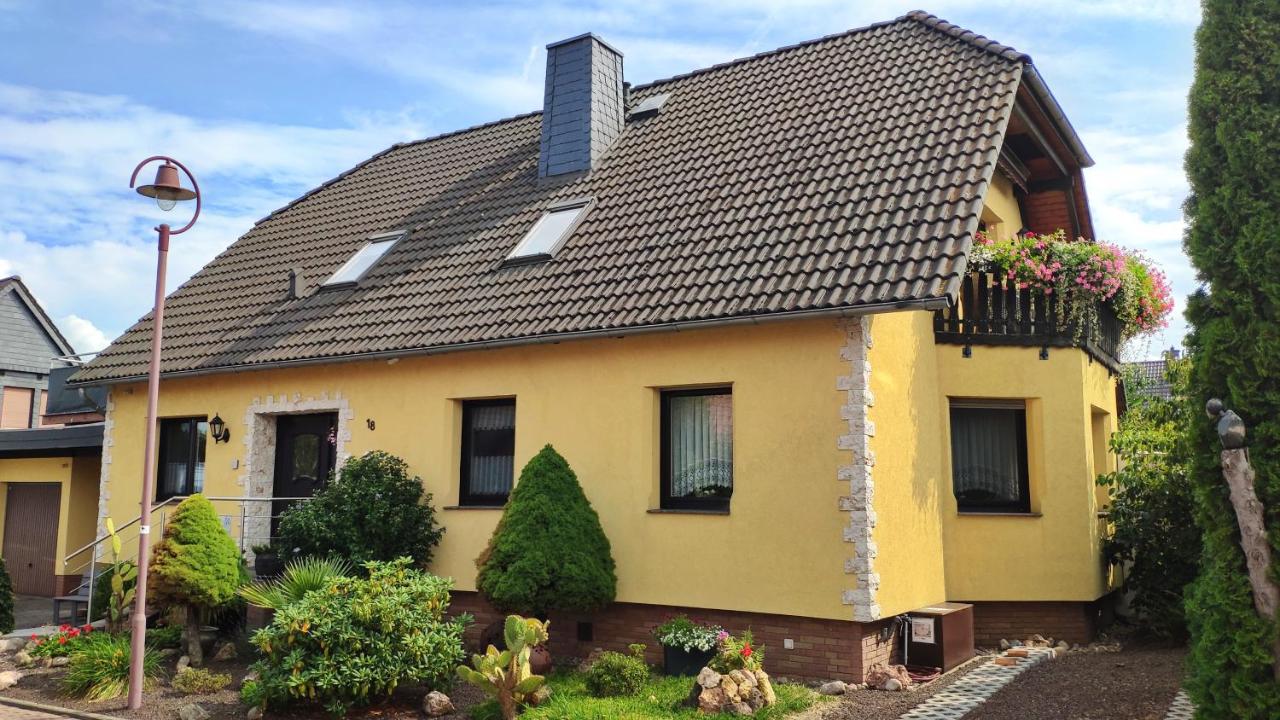 B&B Klötze - Mones Monteur- und Ferienwohnung - Bed and Breakfast Klötze