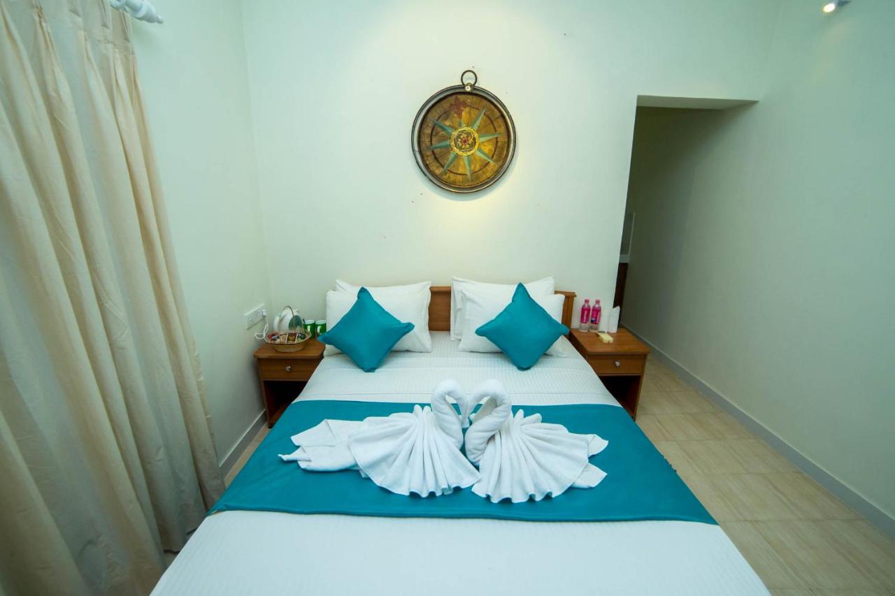 Staycation Offer: Deluxe Room with Complimentary Breakfast and Dinner for 2 pax 