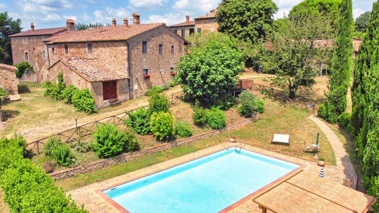 Agriturismo Galgani - Historical Medieval House with Exclusive Pool and Park - B&B
