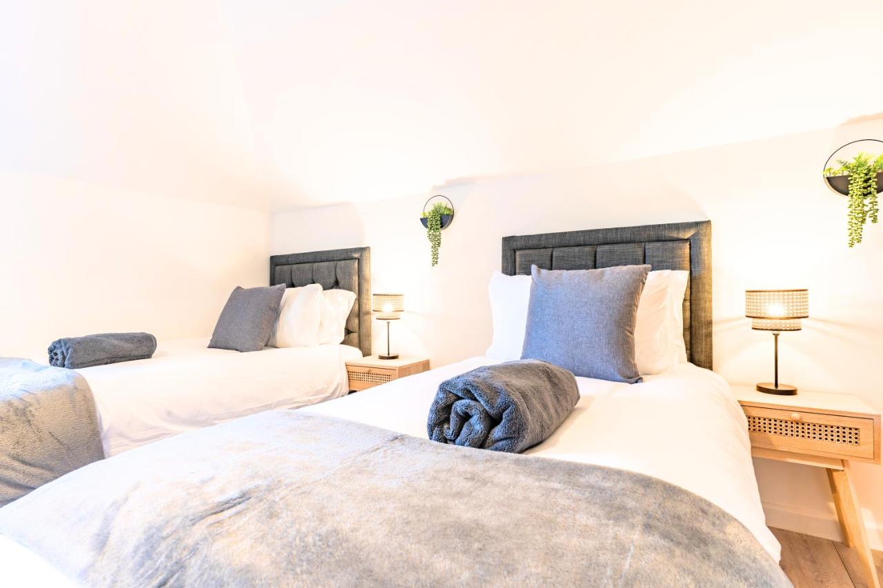 B&B Luton - 2Bed FLAT NEAR LUTON AIRPORT & M1 FREE PARKING CONTRACTOR & GROUP ACCOMMODATION MODERN APARTMENT - Bed and Breakfast Luton