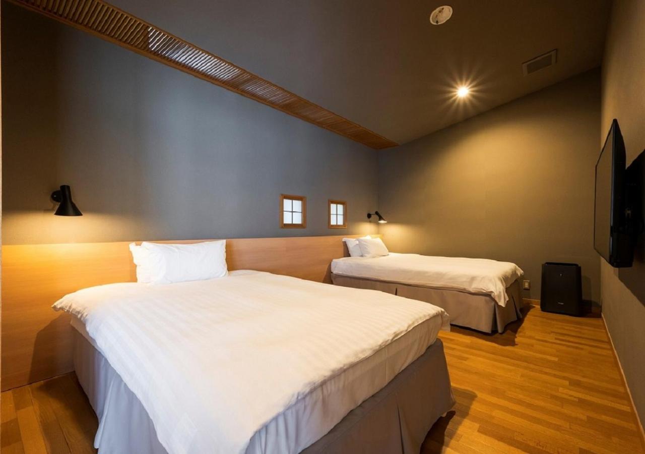 Twin Room with Private External Bathroom